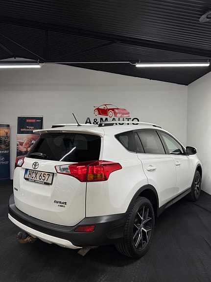 Toyota RAV4 4 of 18