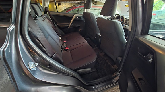 Toyota RAV4 8 of 10