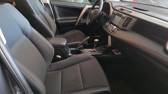 Toyota RAV4 7 of 10