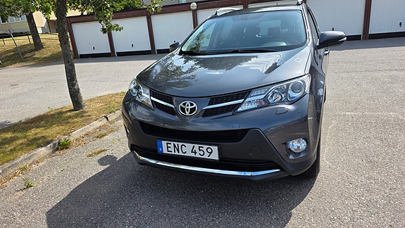 Toyota RAV4 2 of 10
