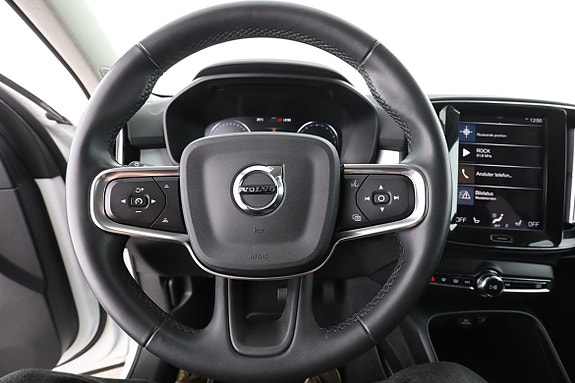 Volvo XC40 19 of 27