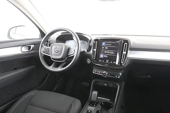 Volvo XC40 14 of 27