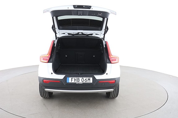 Volvo XC40 17 of 27