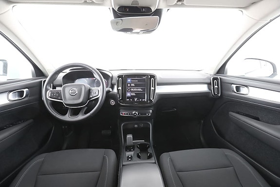Volvo XC40 13 of 27