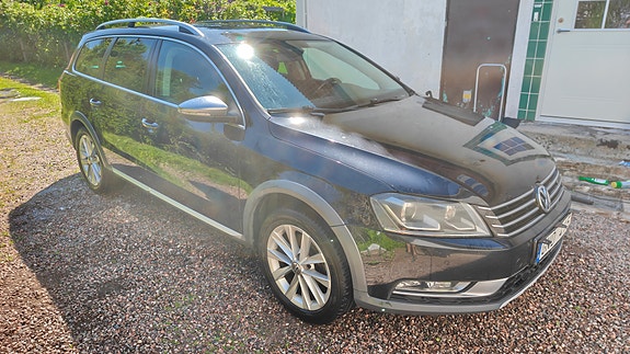 Volkswagen Passat Alltrack 3 of 15