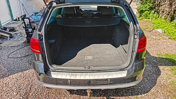 Volkswagen Passat Alltrack 8 of 15