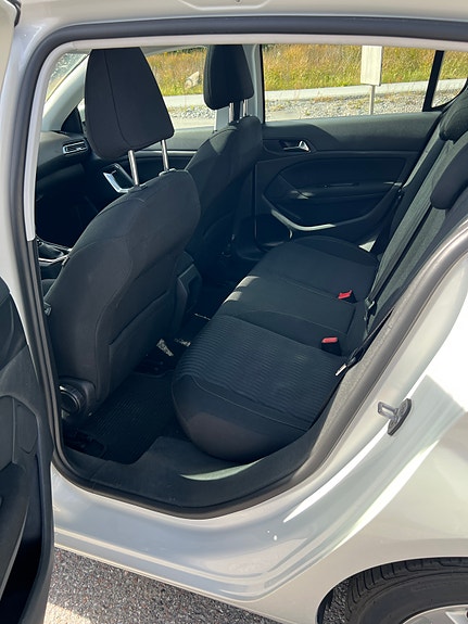 Peugeot 308 12 of 16
