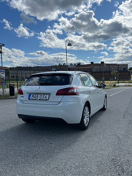 Peugeot 308 4 of 16