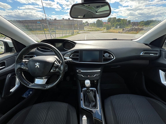 Peugeot 308 7 of 16