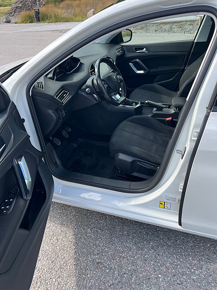 Peugeot 308 11 of 16