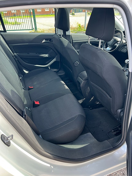 Peugeot 308 13 of 16