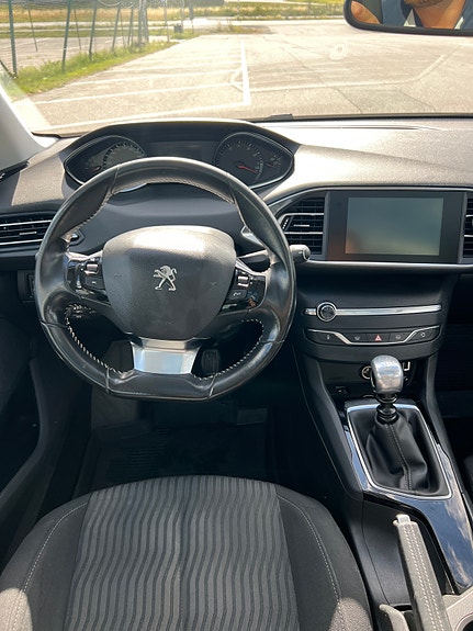 Peugeot 308 8 of 16
