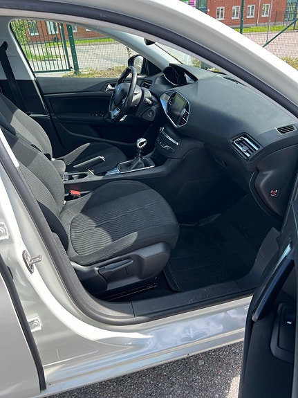 Peugeot 308 10 of 16