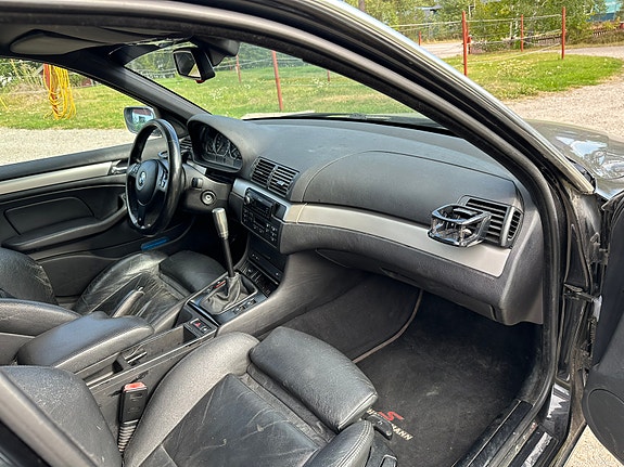 BMW 330i 3 of 5