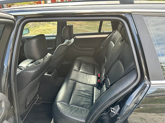 BMW 330i 5 of 5