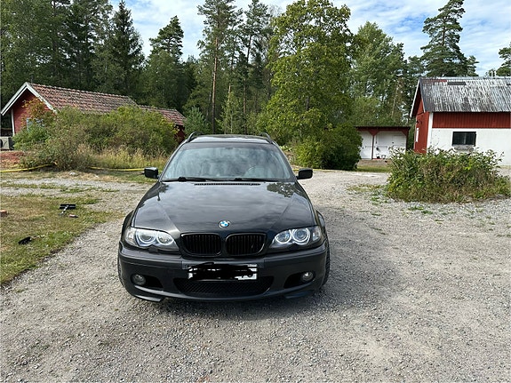 BMW 330i 2 of 5