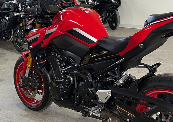 Kawasaki Z900 Akrapovic 0kr insats uttangen 2023 7 of 10