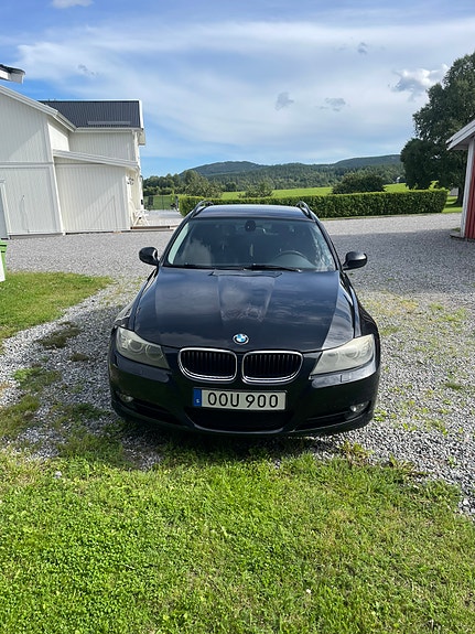 BMW 320d 2 of 10