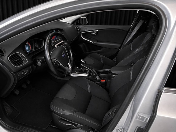 Volvo V40 6 of 17