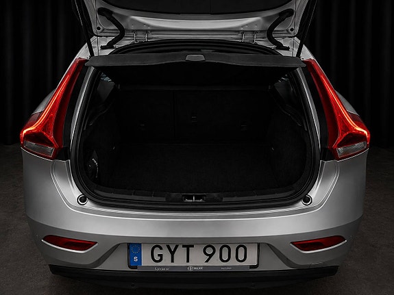 Volvo V40 12 of 17