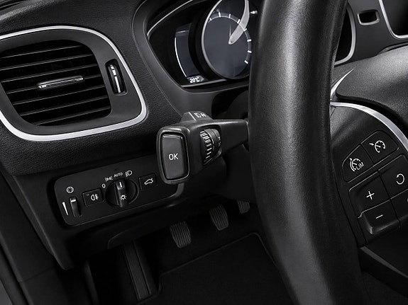 Volvo V40 8 of 17