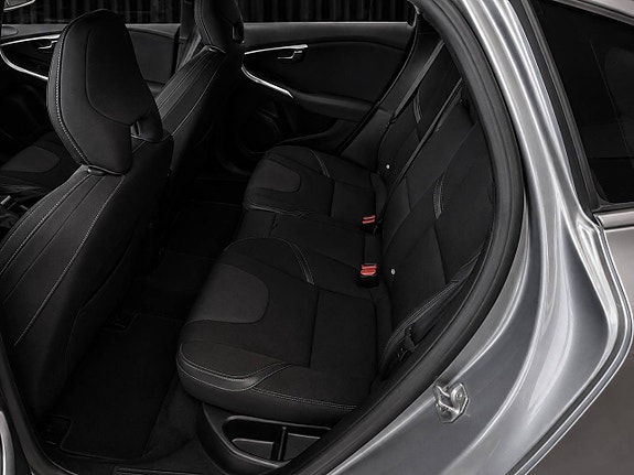 Volvo V40 9 of 17