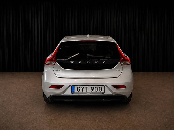 Volvo V40 3 of 17