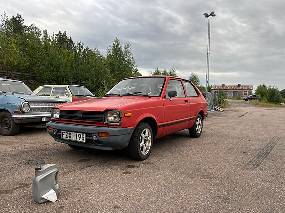Toyota Starlet 2 of 13