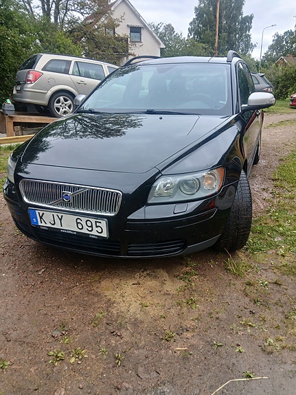 Volvo V50 2 of 4