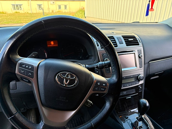 Toyota Avensis 9 of 13