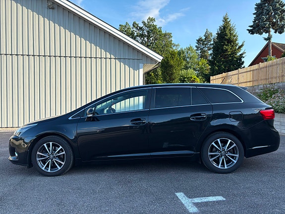 Toyota Avensis 3 of 13