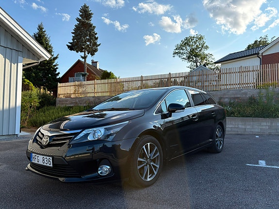 Toyota Avensis 2 of 13