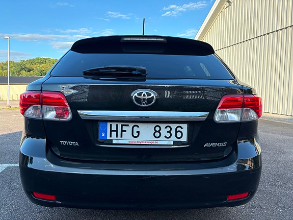 Toyota Avensis 4 of 13