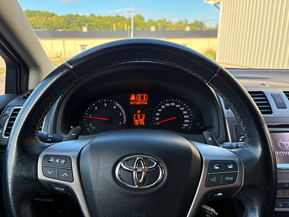 Toyota Avensis 8 of 13