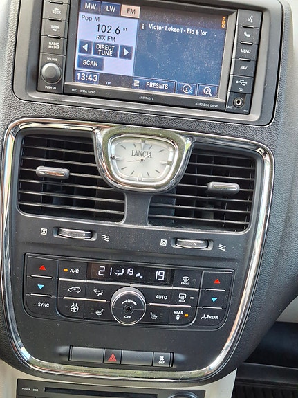 Lancia Voyager 4 of 8