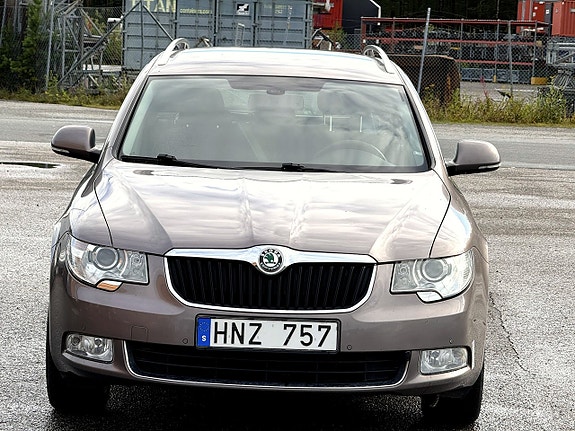 Skoda Superb 2 of 10