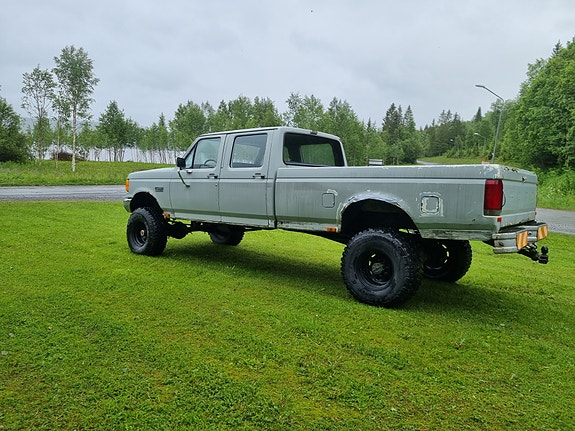 Ford F-350 2 of 8