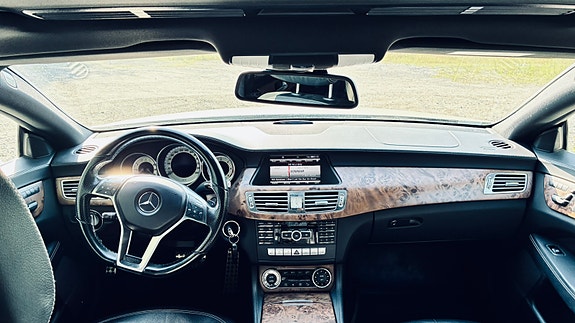 Mercedes-Benz CLS350 6 of 8
