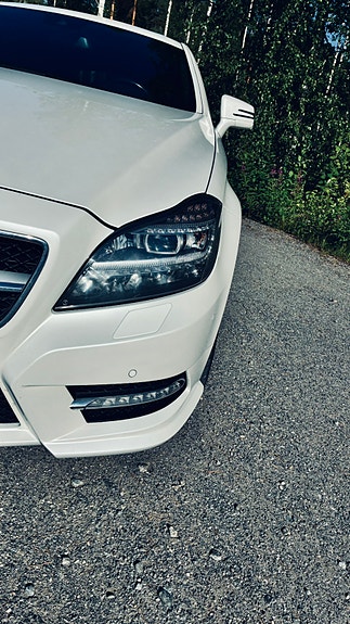 Mercedes-Benz CLS350 3 of 8