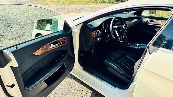 Mercedes-Benz CLS350 5 of 8