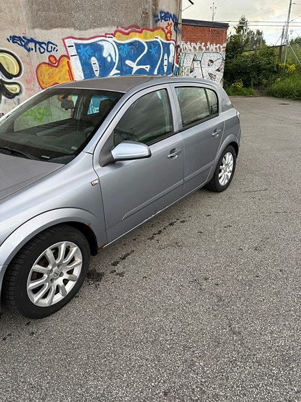 Opel Astra 2 of 7