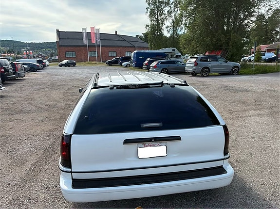 Chevrolet Caprice 8 of 12