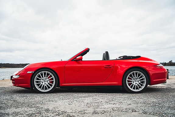 Porsche 911 Carrera 4S 2 of 10