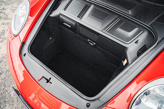 Porsche 911 Carrera 4S 5 of 10