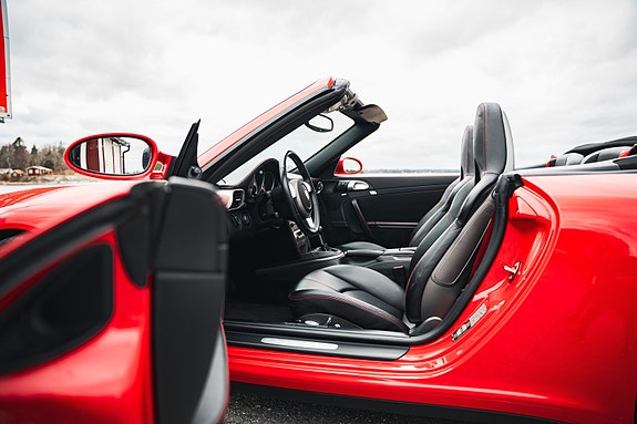 Porsche 911 Carrera 4S 3 of 10