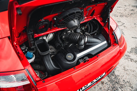 Porsche 911 Carrera 4S 4 of 10