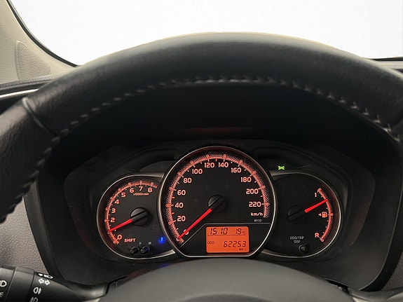 Toyota Yaris 15 of 28
