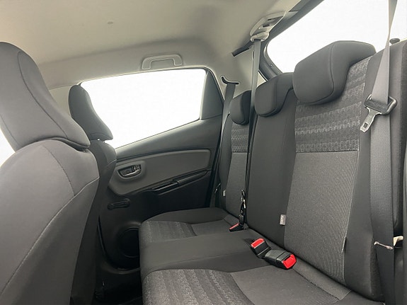 Toyota Yaris 23 of 28