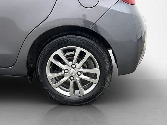Toyota Yaris 26 of 28