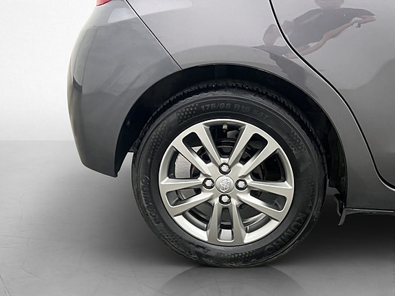 Toyota Yaris 27 of 28